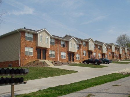 Johnson Hill Townhomes in Collinsville, IL - Building Photo