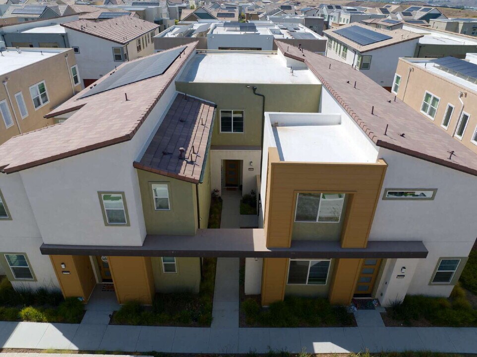 26920 W Winding Trail Ct in Valencia, CA - Building Photo