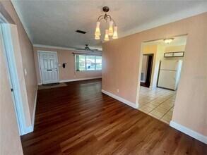 6700 17th Ln N in St. Petersburg, FL - Foto de edificio - Building Photo