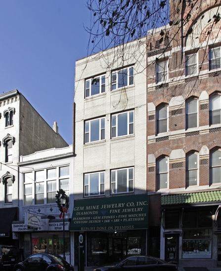 108 S 8th St in Philadelphia, PA - Building Photo