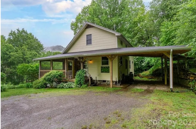 239 Elk Shoals Creek Rd in Burnsville, NC - Building Photo - Building Photo