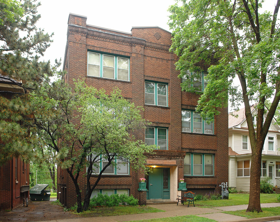 1923 Feronia Ave in St. Paul, MN - Foto de edificio