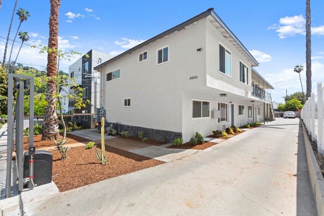 Esmeralda in Los Angeles, CA - Foto de edificio