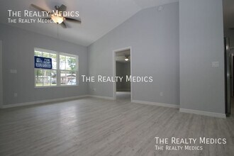 6567 NW 61st Ln in Ocala, FL - Building Photo - Building Photo