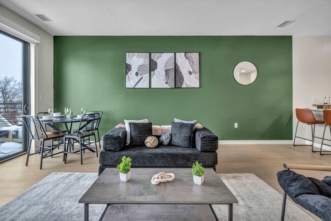 2189 Cornell Rd in Cleveland, OH - Foto de edificio - Building Photo