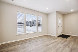 14536 Twin Lakes Cir in Burnsville, MN - Building Photo - Building Photo