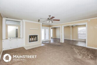 621 S Willowood Dr in Yukon, OK - Foto de edificio - Building Photo