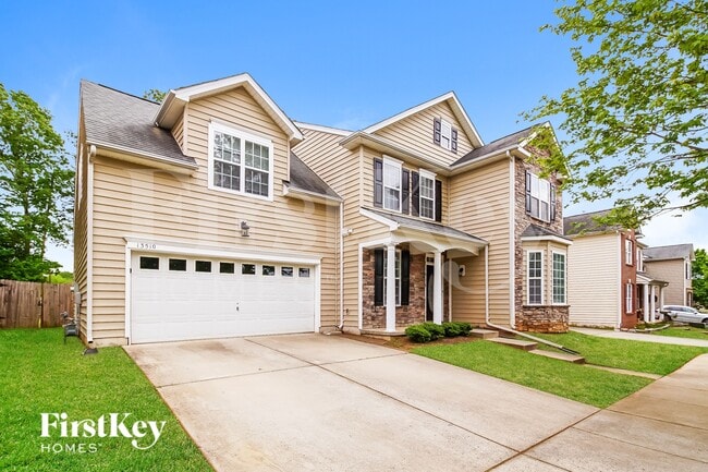 13510 Delstone Dr in Huntersville, NC - Foto de edificio - Building Photo