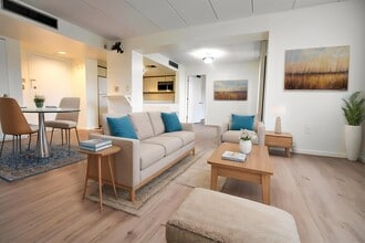 85 Brainerd Rd, Unit 303 in Boston, MA - Foto de edificio - Building Photo
