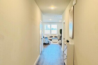 5935 W Hausman Rd in San Antonio, TX - Building Photo - Building Photo