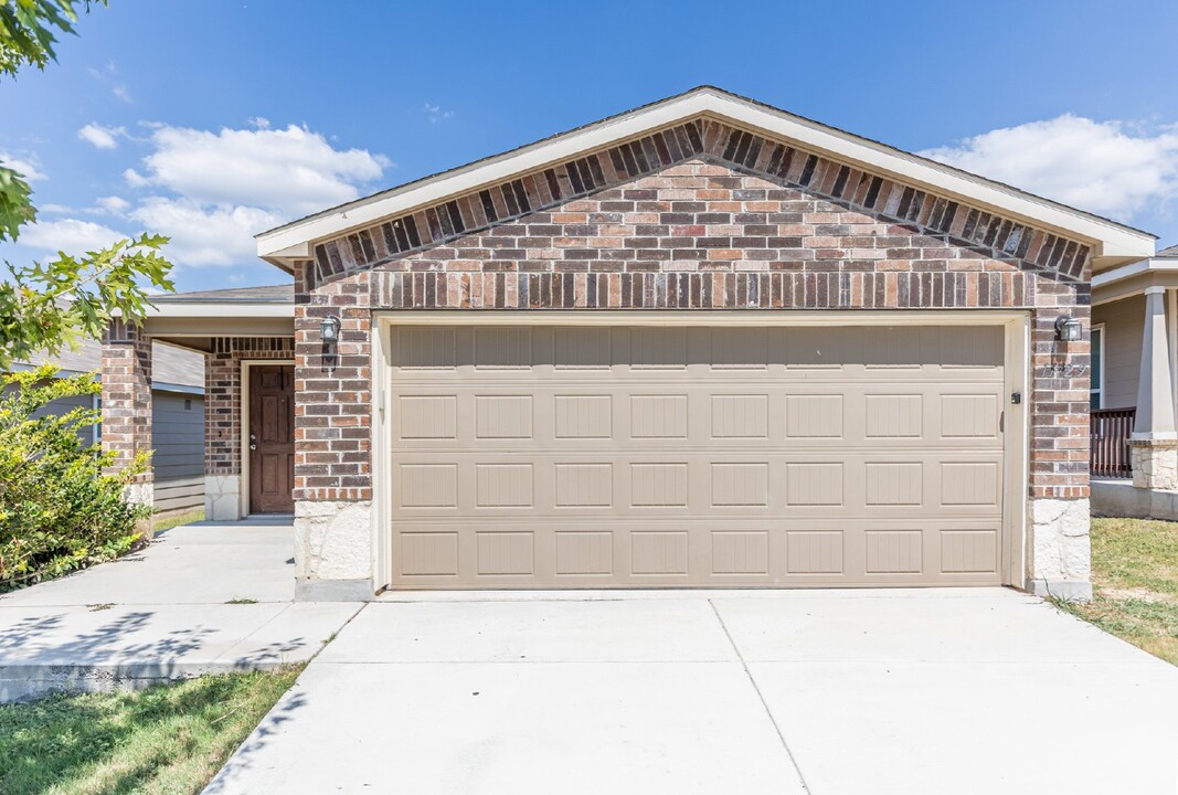 11729 Silver Sky in San Antonio, TX - Building Photo