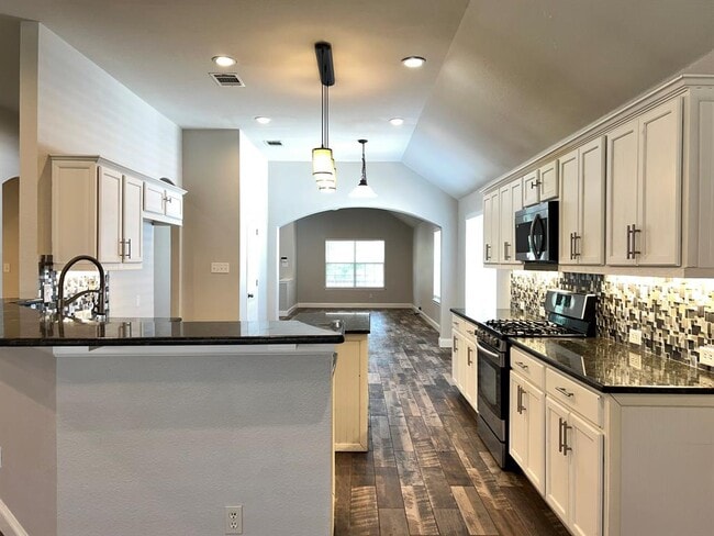 property at 405 Rosedale Blvd