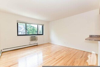 540 W Roscoe St in Chicago, IL - Building Photo - Building Photo