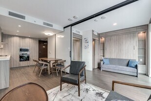 89 Nelson St in Vancouver, BC - Building Photo