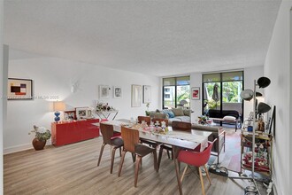 161 Crandon Blvd in Key Biscayne, FL - Building Photo - Building Photo