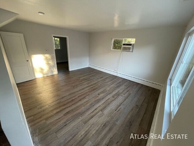 property at 1853 W Mosier Pl