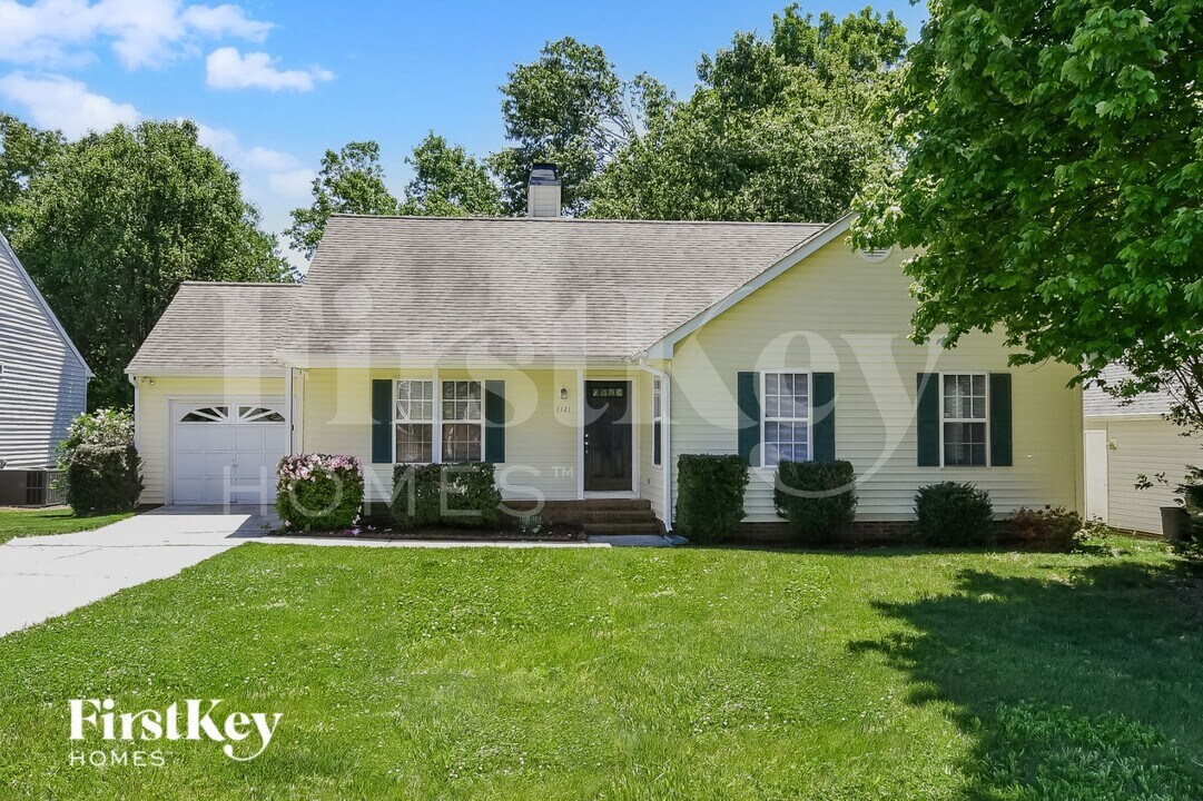 7121 Taunton Dr in Greensboro, NC - Foto de edificio