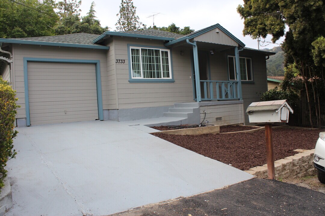 3733 Keller Ave in Oakland, CA - Building Photo