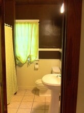 1114 SW Taylor St, Unit 2 in Topeka, KS - Building Photo - Building Photo