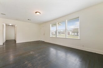 1801 W Houston Dr in La Marque, TX - Building Photo - Building Photo