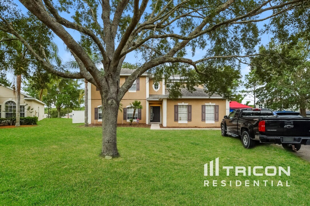 800 Silvertip Rd in Apopka, FL - Building Photo