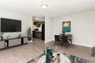 Dover Heights in Cincinnati, OH - Building Photo