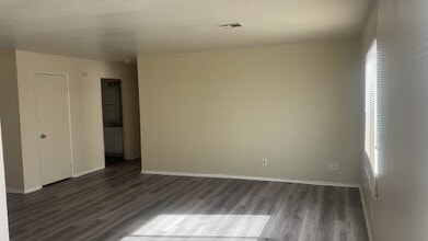 3400 15th St W, Unit 118 in Rosamond, CA - Foto de edificio - Building Photo