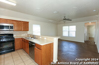 2935 Candleside Dr in San Antonio, TX - Foto de edificio - Building Photo