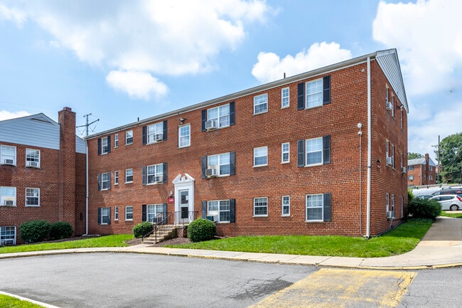 University City Apartments in Hyattsville, MD - Foto de edificio - Building Photo