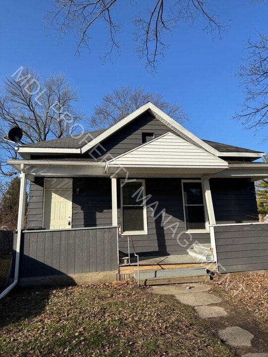 613 Cleveland St in Saginaw, MI - Building Photo
