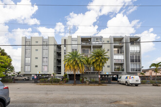 305 W 68th St in Hialeah, FL - Building Photo - Building Photo