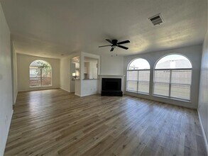 6707 Stone Branch Dr in Arlington, TX - Building Photo - Building Photo