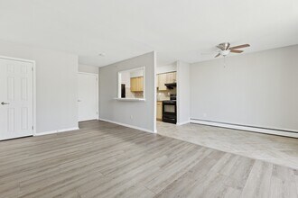 450 Green Apartments in Norristown, PA - Foto de edificio - Building Photo