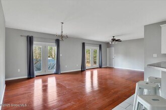 275 Louden Rd in Saratoga Springs, NY - Building Photo - Building Photo