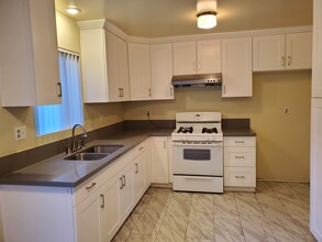 504 S Granada Ave, Unit B in Alhambra, CA - Building Photo - Building Photo