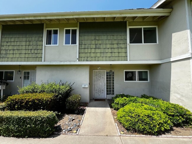 property at 1404 N Tustin Ave