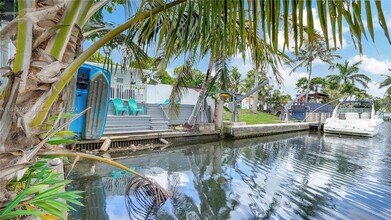 5880 SW 15th St in Plantation, FL - Building Photo - Building Photo