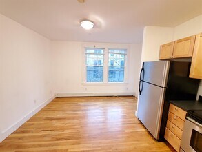 426 Norfolk St, Unit 10 in Somerville, MA - Building Photo - Building Photo