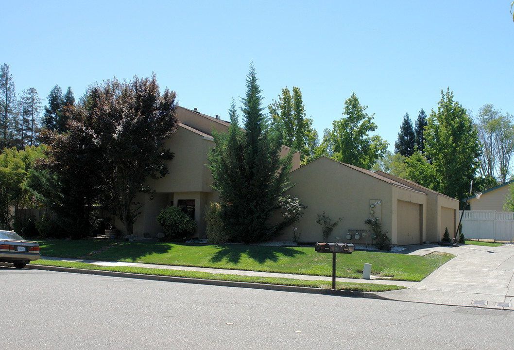 2838 Tachevah Dr in Santa Rosa, CA - Building Photo