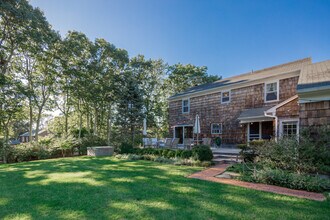 353 Division St in Sag Harbor, NY - Building Photo - Building Photo