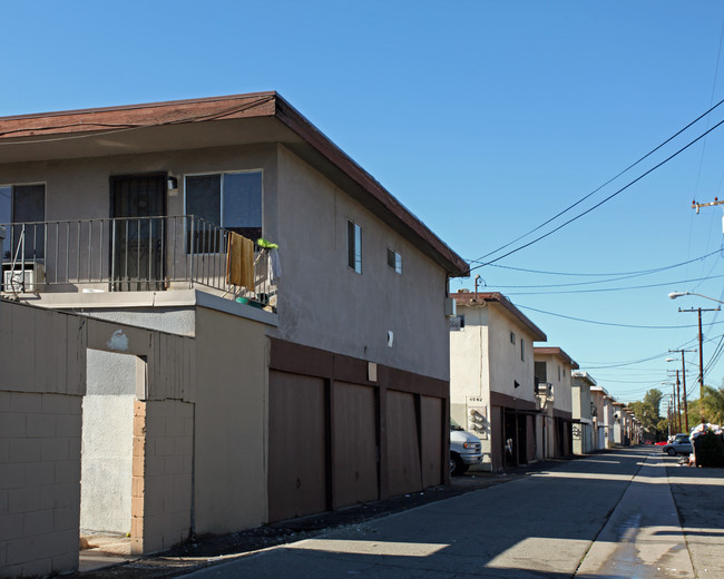 4582 Canoga St in Montclair, CA - Building Photo - Building Photo