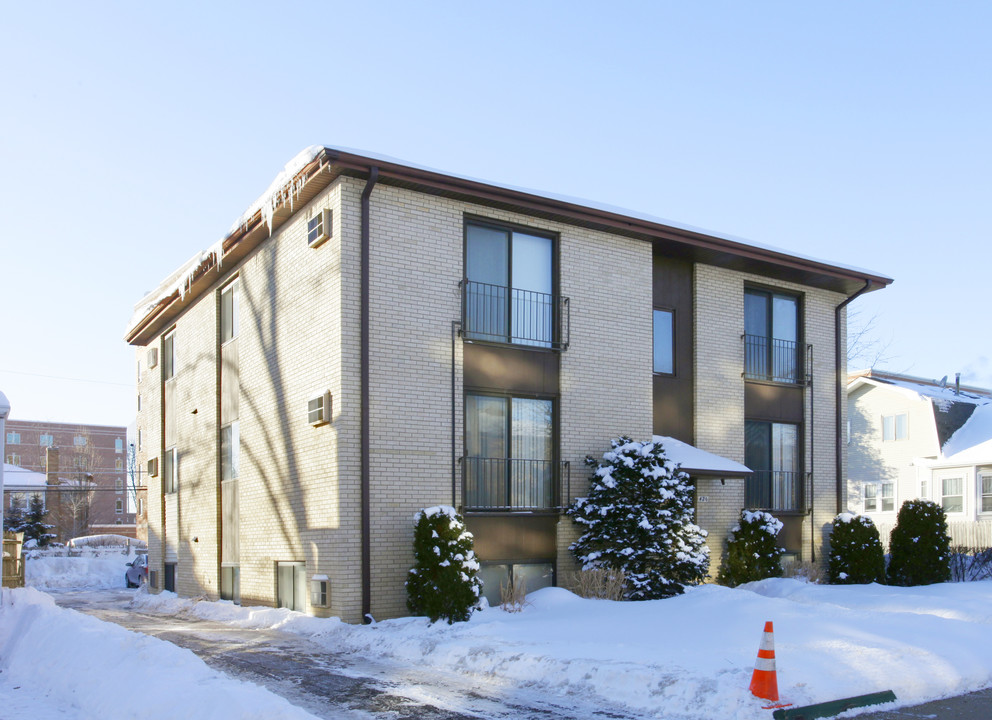 426 Alles St in Des Plaines, IL - Building Photo