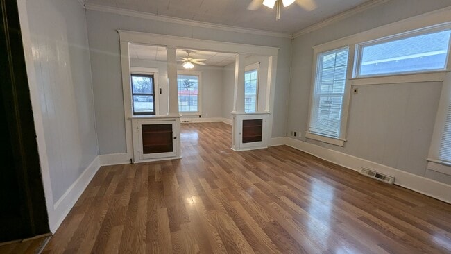 property at 413 S Broadway St