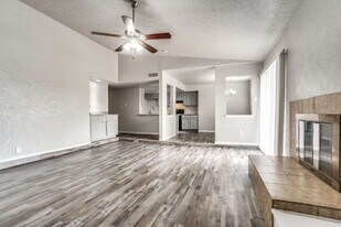 525 David Dr in Grand Prairie, TX - Building Photo