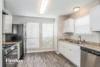 7610 San Benito Dr in Houston, TX - Foto de edificio - Building Photo