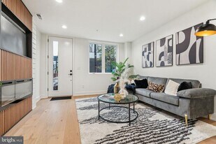 1106 N Bodine St in Philadelphia, PA - Building Photo