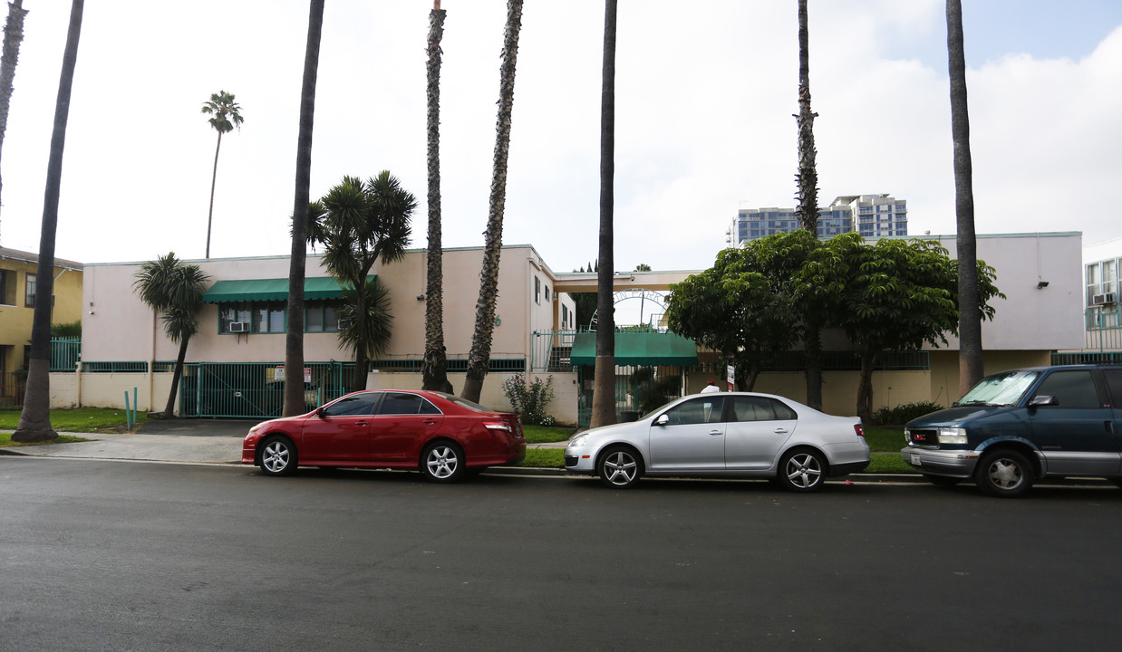 5916 Carlton Way in Los Angeles, CA - Building Photo