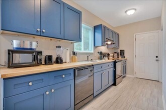 956 Mayson Turner Rd NW in Atlanta, GA - Building Photo - Building Photo