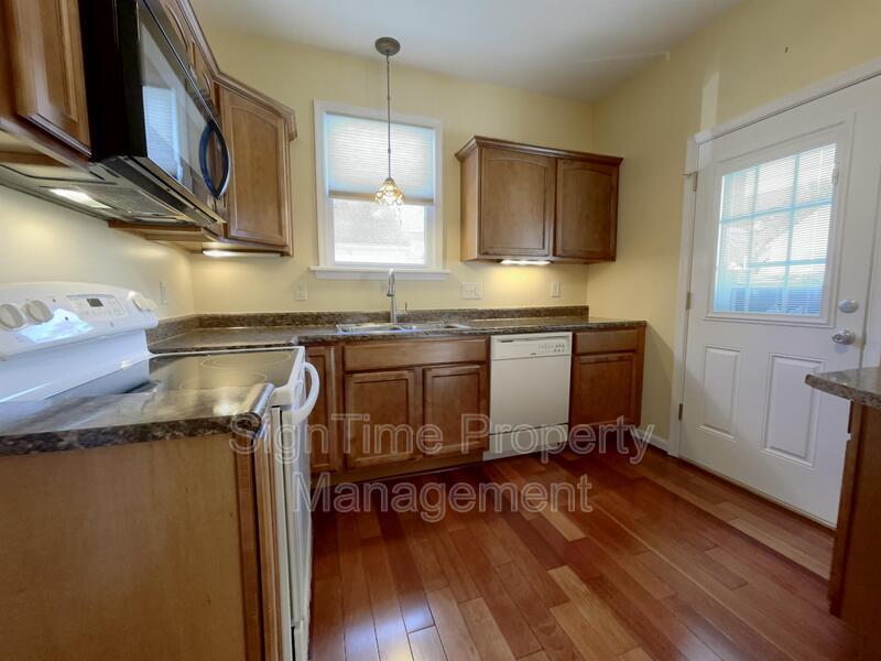 825 Armstrong Ave in Hagerstown, MD - Building Photo