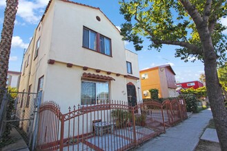 1722 Locust Ave in Long Beach, CA - Building Photo - Building Photo